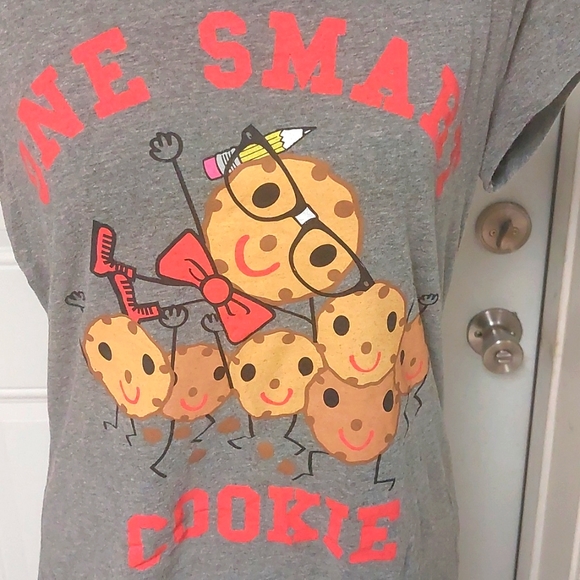 Juniors XXL One Smart Cookie by Chill tshirt - Picture 2 of 5